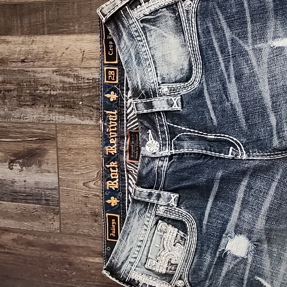 Rock Revival Julieya Distressed Crop Easy